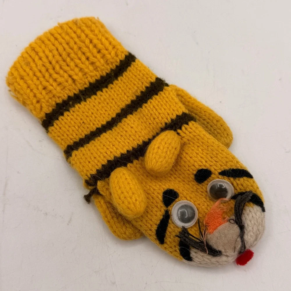 VTG Child’s Tiger Knit Mitten Hand Puppet